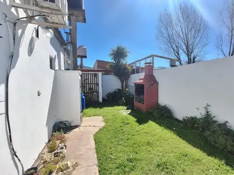 Depto Tipo Casa en Venta con 2 cocheras