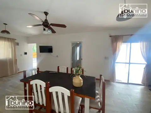 Casa 4 ambientes con 2 baños