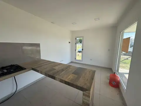 Casa 4 ambientes con 1 baño