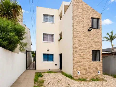Gobernador Carlos Casares 2500, Piso 1