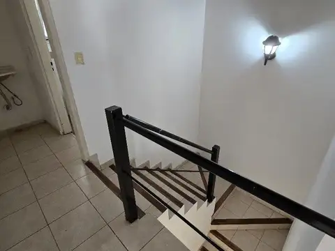VENTA DUPLEX 3 AMBIENTES A RECICLAR CON COCHERA EN ESCOBAR