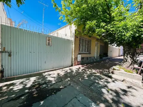 Venta Casa con 2 galpones en La Consulta Mendoza
