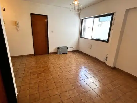 Departamento 2 Ambientes en Alquiler en Morón Centro a Metros de Plaza San Martín