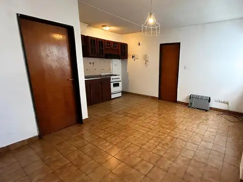 Departamento 2 Ambientes en Alquiler en Morón Centro a Metros de Plaza San Martín