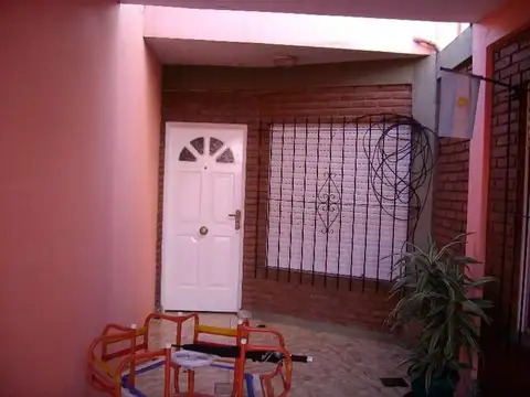 Casa 3 ambientes con 1 baño