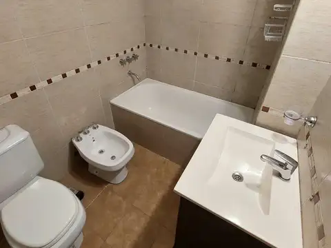DEPARTAMENTO 2 AMBIENTES CON BALCON - EXCELENTE UBICACION -