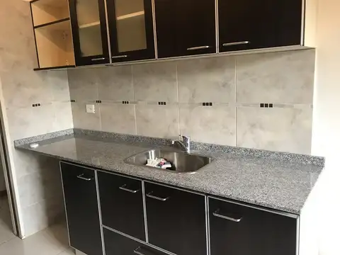 DEPARTAMENTO 2 AMBIENTES CON BALCON - EXCELENTE UBICACION -