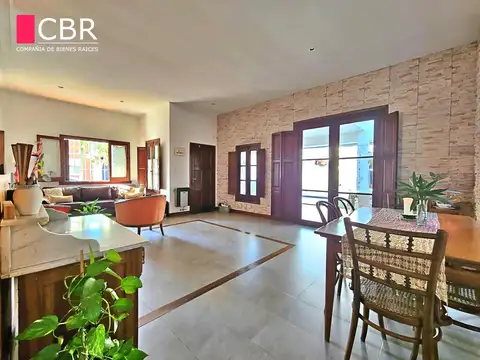Casa 4 ambientes con 2 baños