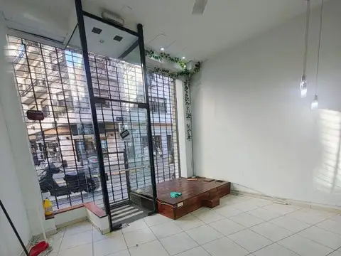 Recoleta - Local Comercial 58 m² a la Calle - Amplia Vidriera