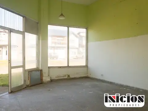 2 Locales mas una Vivienda en Block sobre Esquina - C515
