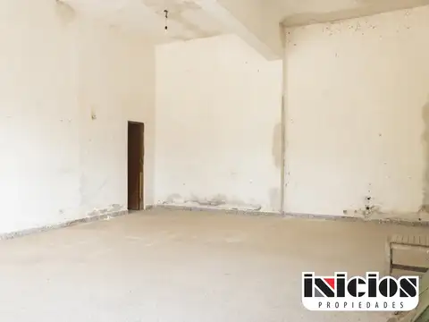 2 Locales mas una Vivienda en Block sobre Esquina - C515