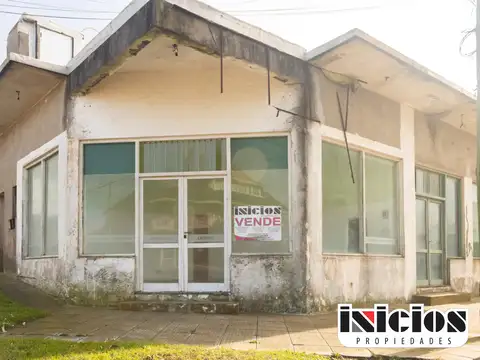 2 Locales mas una Vivienda en Block sobre Esquina - C515