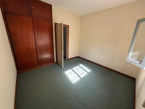 Casa en alquiler c/ cochera en Bella Vista
