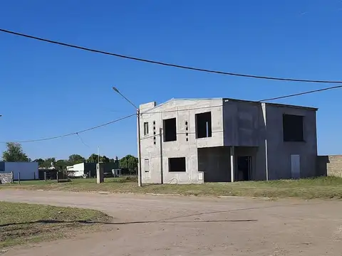 Casa a terminar en Luro esq. Calle S/N, Winifreda