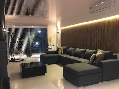Casa 7 ambientes con 6 baños