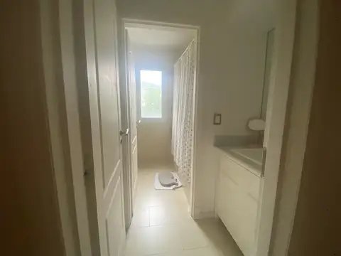 Casa 5 ambientes con 4 baños