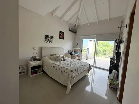 Casa 6 ambientes con 4 baños