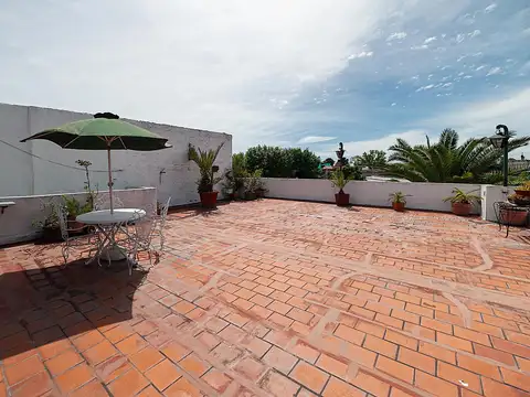 Venta Casa 5 ambientes con cochera en Avellaneda