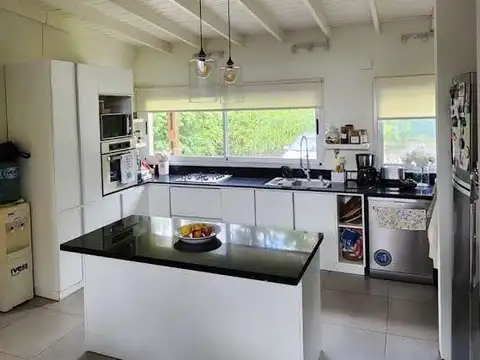 Casa en Venta con 3 cocheras