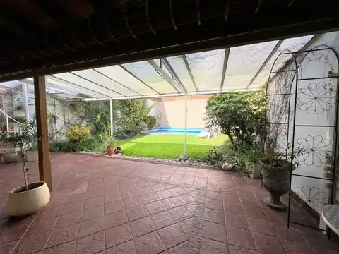 Casa 5 ambientes con 4 baños
