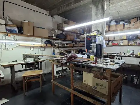 Venta Casa con taller y dpto -  cochera Morón