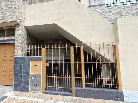 Venta Casa con taller y dpto -  cochera Morón