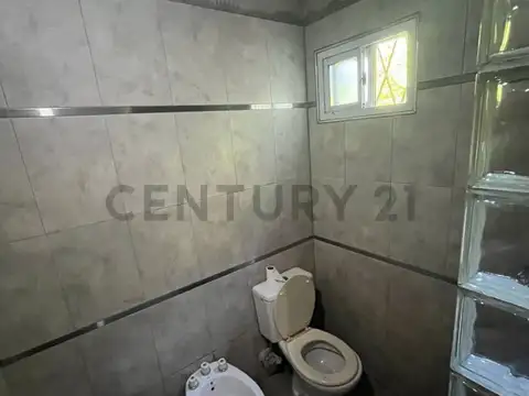 507 bis entre 11 y 12. Casa en venta.