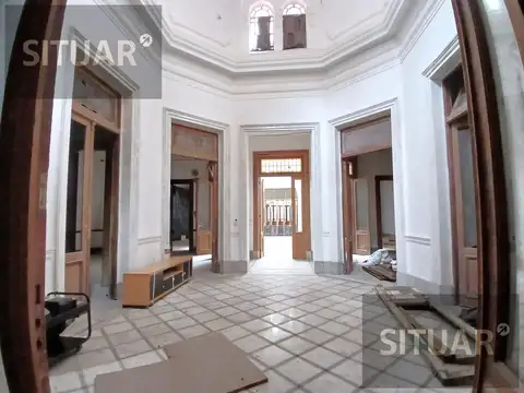 EXCLUSIVA Casa de 26 Ambientes en Monserrat con terraza, patio, parilla. Ideal usos múltiples