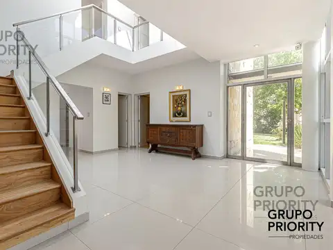 Casa en Venta con 8 cocheras
