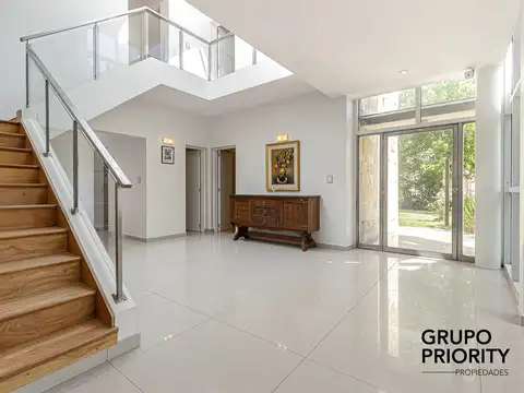 Casa en Venta con 8 cocheras