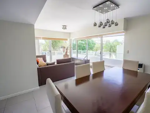 Avenida San Martín 1200, Piso 1