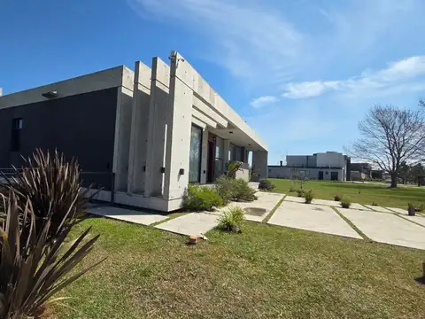 Casa en Venta en Countries y Barrios Cerrados en Luján, USD 360.000