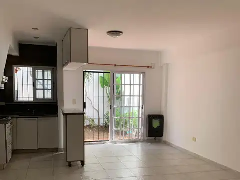Depto Tipo Casa en Alquiler de 2 ambientes