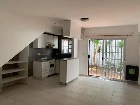 Depto Tipo Casa en Alquiler de 1 dormitorio
