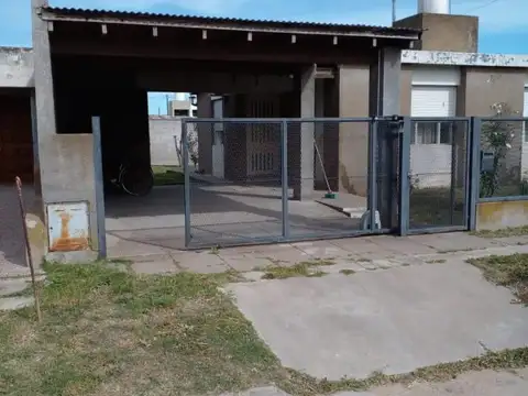 Casa en venta - 2 Dormitorios 1 Baño - Cochera - 345Mts2 - Oriente, Coronel Dorrego