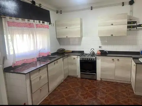 Casa 5 ambientes con 1 baño