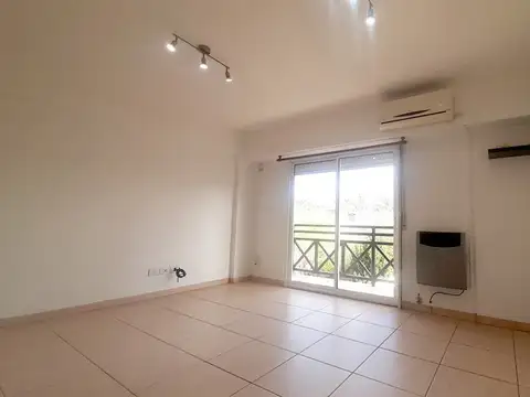 Departamento en Alquiler en Villa Raffo, $ 650.000