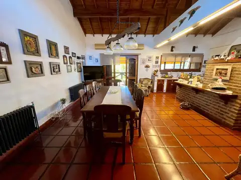 Casa 4 ambientes con 5 baños