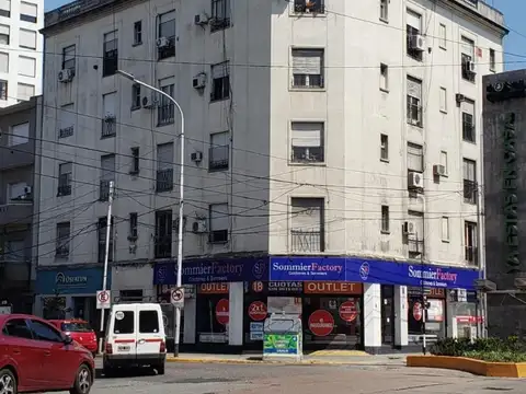 Avenida Manuel Belgrano y Maipú