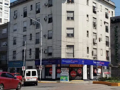 Avenida Manuel Belgrano y Maipú