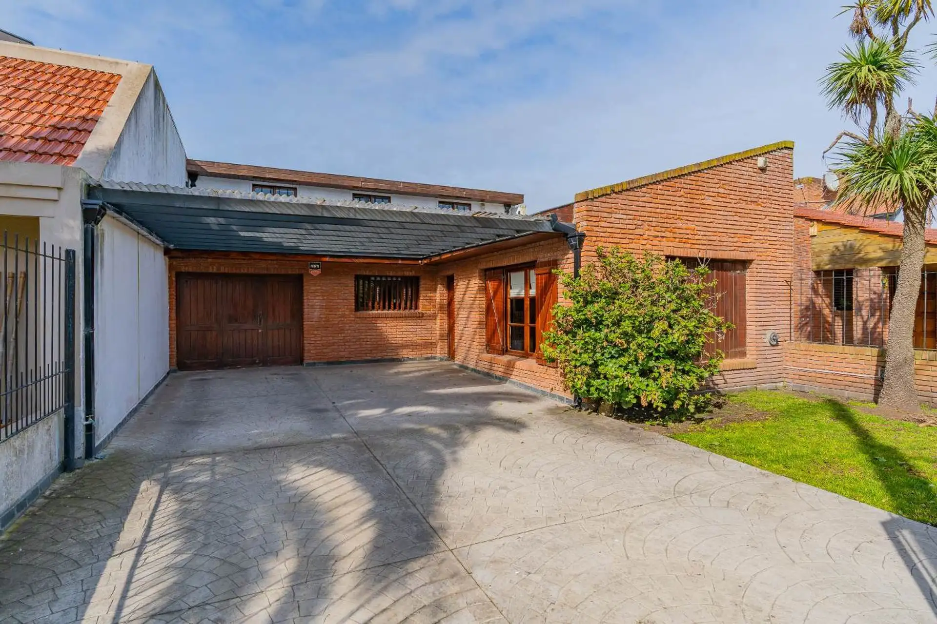 Venta Casa 5 Ambientes Cochera Parque Constitucion