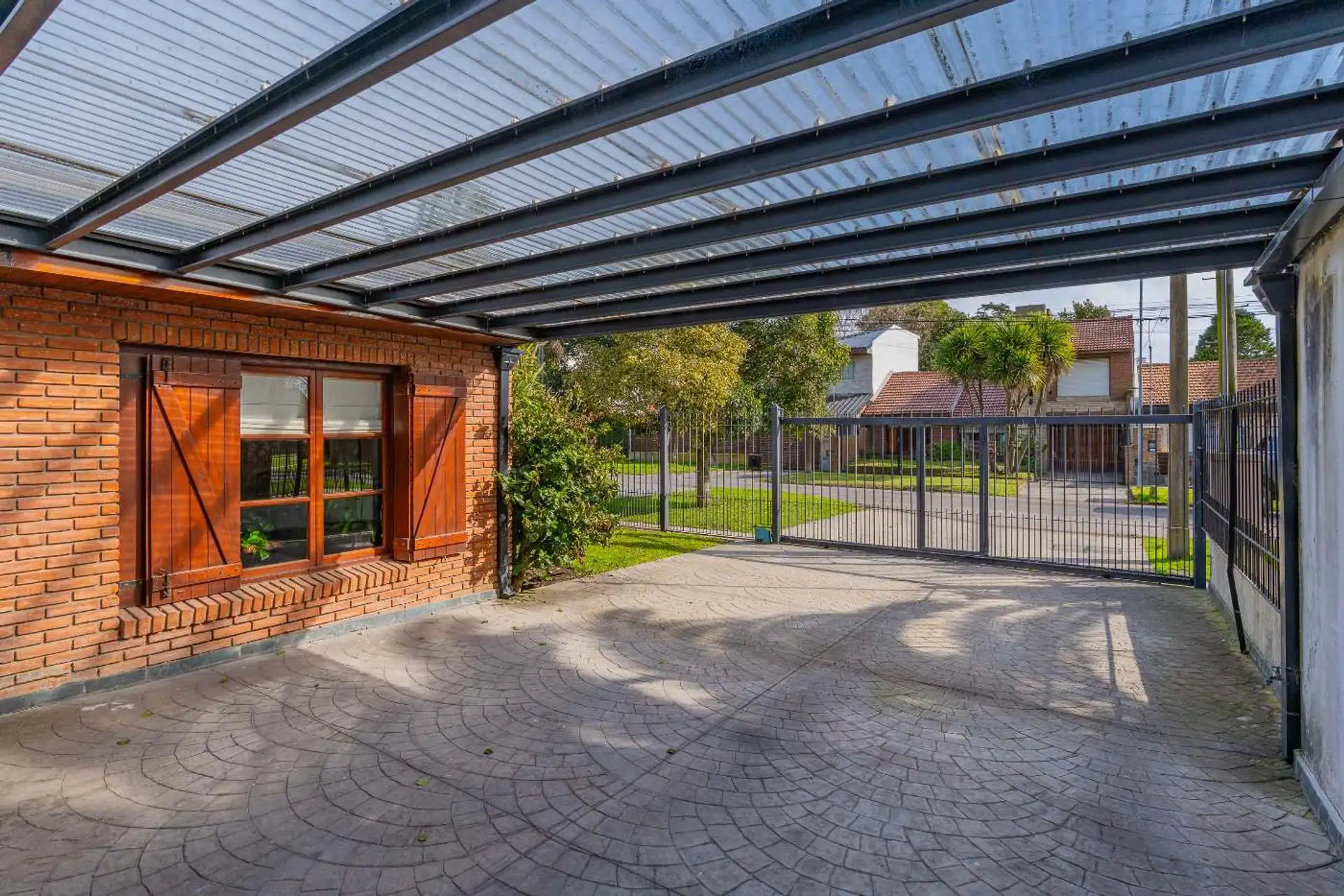 Venta Casa 5 Ambientes Cochera Parque Constitucion