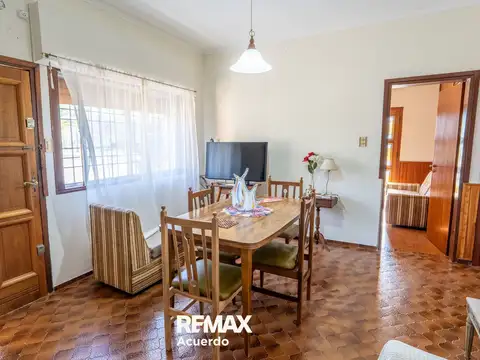 VENTA CASA EN LA VIOLETA - PILETA - COCHERA X6