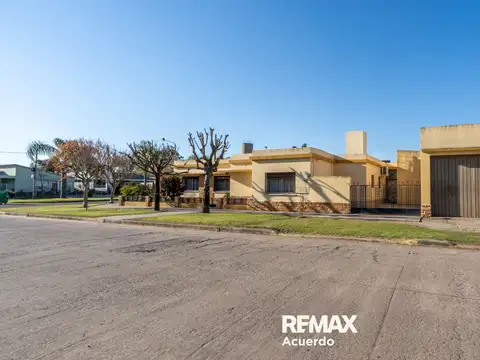 Casa en Venta con 6 cocheras