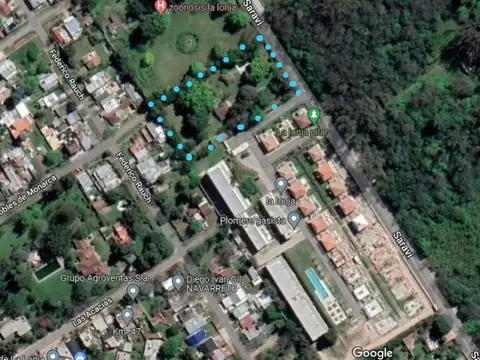 Terreno en venta sobre calle Saravi 5000m, con casa y pileta -