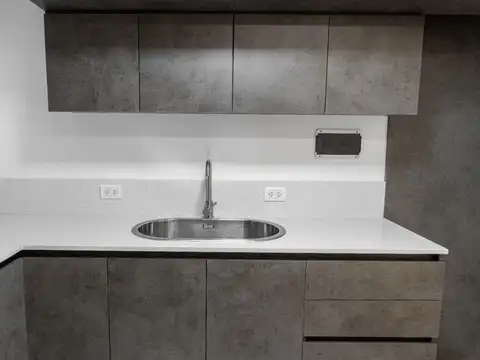 DEPARTAMENTO 4 AMBIENTES TOTALMENTE RECICLADO, ZONA PLAZA MITRE