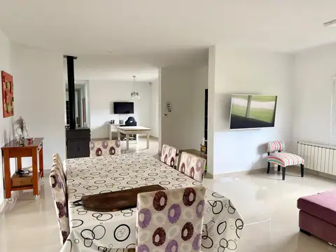 Casa en venta 5 ambientes, pileta, jardin, Comarcas de Luján San Roque