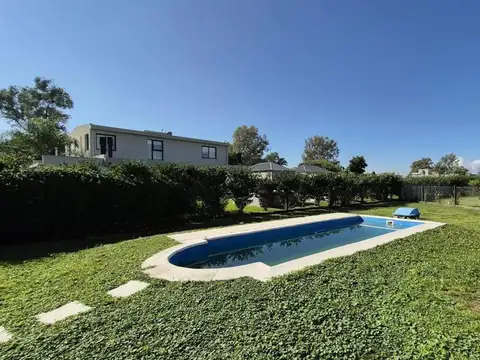 Casa en Venta con 2 cocheras