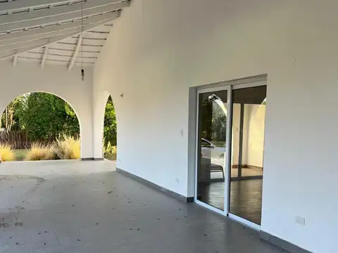 Casa 4 ambientes con 3 baños