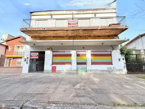 CASA + 2 DEPARTAMENTOS + LOCAL - VENTA EN BLOCK